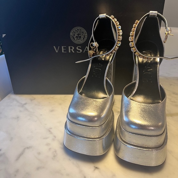 BNIB Silver Versace Platform Heels Sz 36 - Picture 1 of 8
